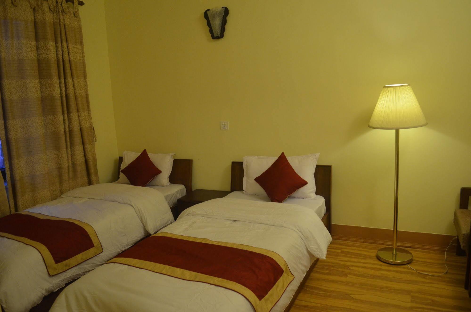Potala Tourist Home Катманду Экстерьер фото
